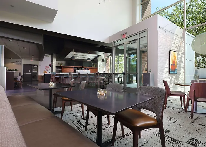 Tulyp, Tapestry Collection By Hilton